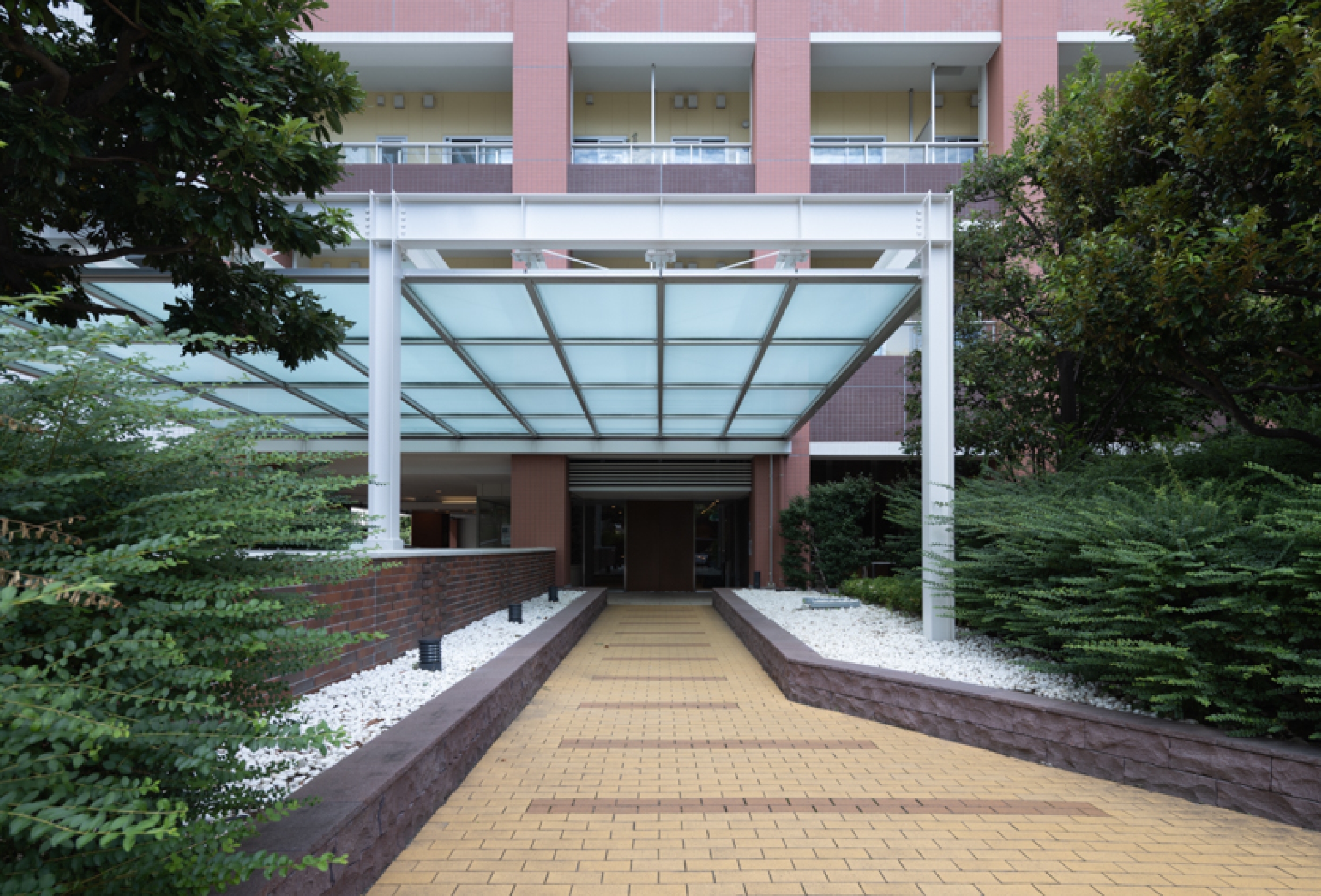 エントランス・2025年10月