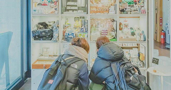 2枚とも「ひばりが丘エリアマネジメント街区内」2024年6月撮影（左）、2024年3月撮影（右）