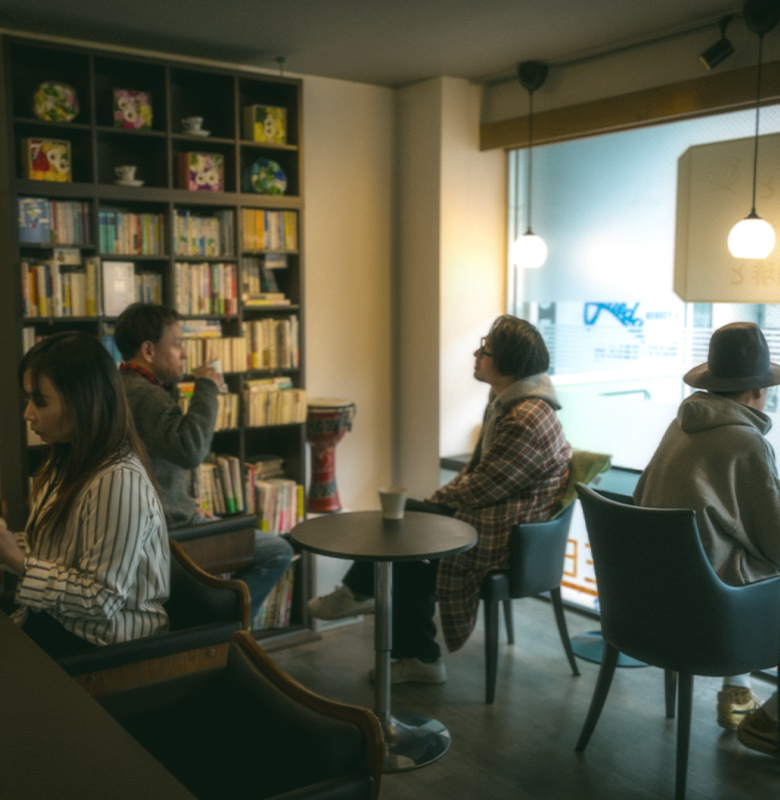 本とお酒と珈琲と（約540m／徒歩7分）2025年1月撮影