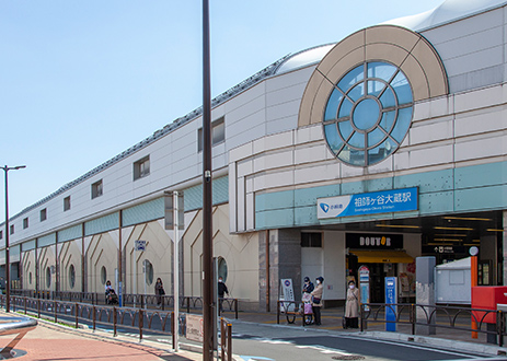 祖師谷商店街 (約70m／徒歩1分) 祖師谷商店街振興組合理事長　石川 征男さん 撮影写真