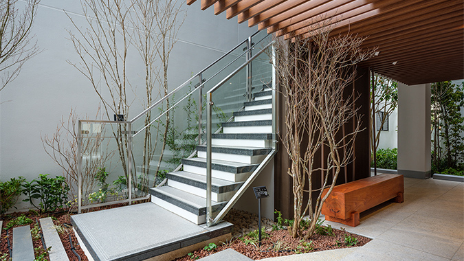 中庭写真（2026年3月撮影）