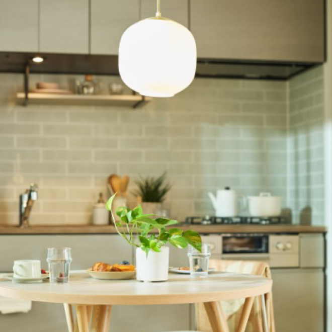 イニシアラウンジ三田/ 2LDKコンセプトルーム／ダイニング・キッチン写真（2025年4月撮影）