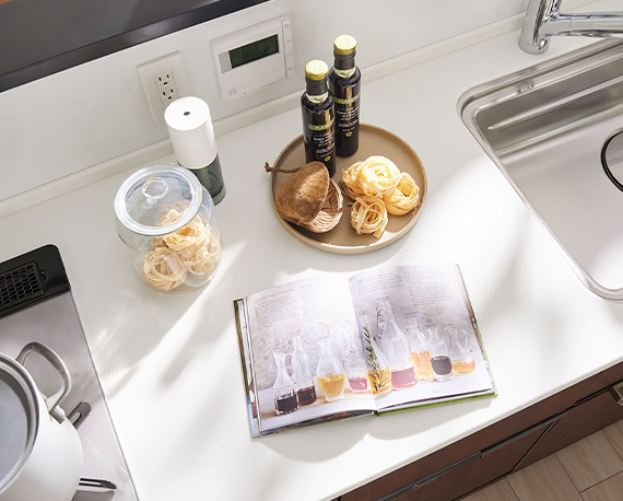 イニシアラウンジ三田／3LDKコンセプトルーム・キッチン写真（2022年1月撮影）