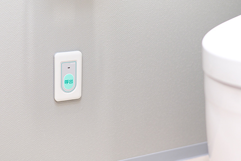 緊急コールボタン（2022年7月撮影）