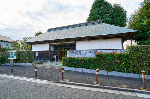 杉並区立郷土博物館（約190m〜240m／徒歩3分）