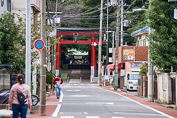 八幡前通り商栄会（約310m〜360m／徒歩4分〜5分）